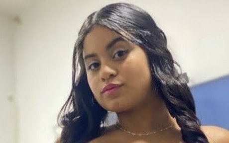 Mary Yulitza model art galleries