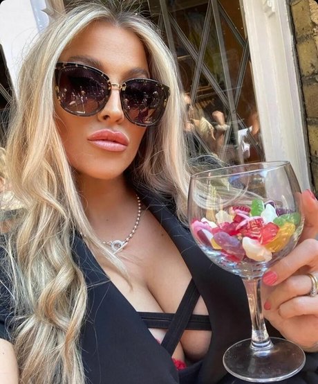 Whispah gaming pretty pornstar photos