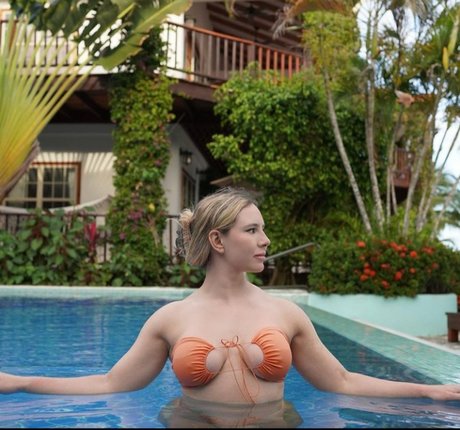 Crissy Climbs top model images