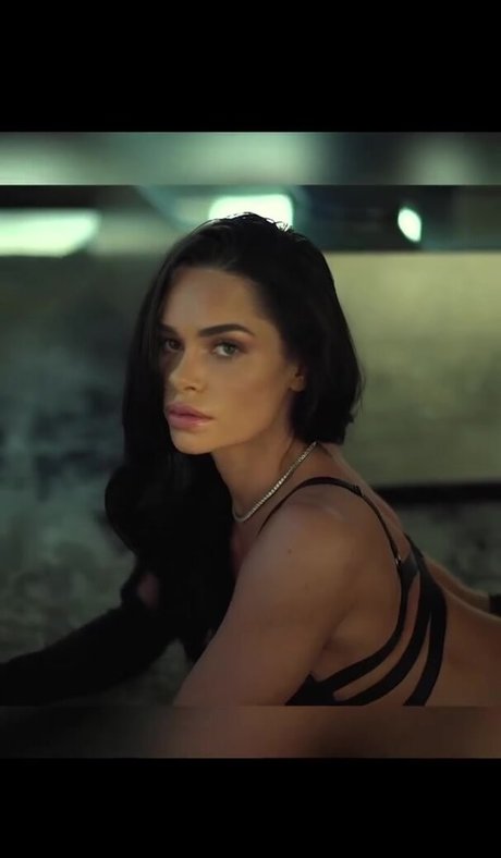 Christina Dreaming art star pics