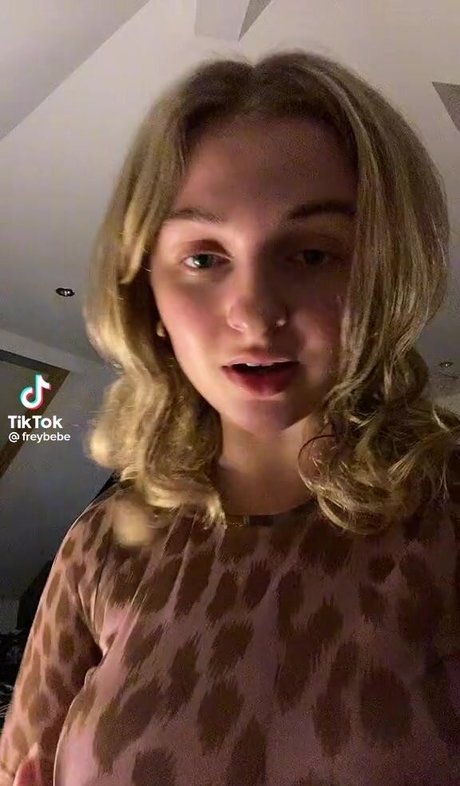 Mel Hock pretty model pic