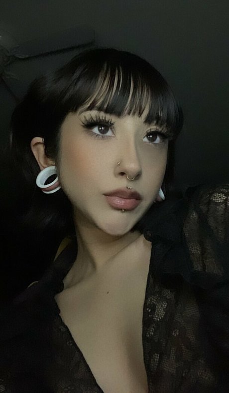 Ihatebackshots pornstar sexy photo