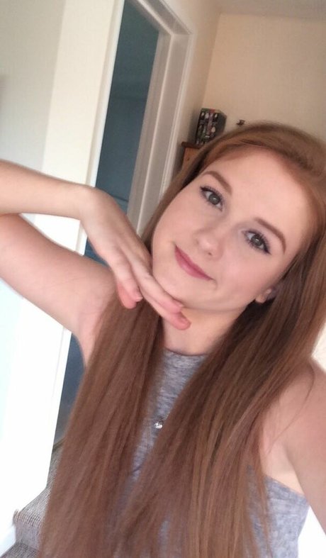 Chloe Rock star beautiful photo