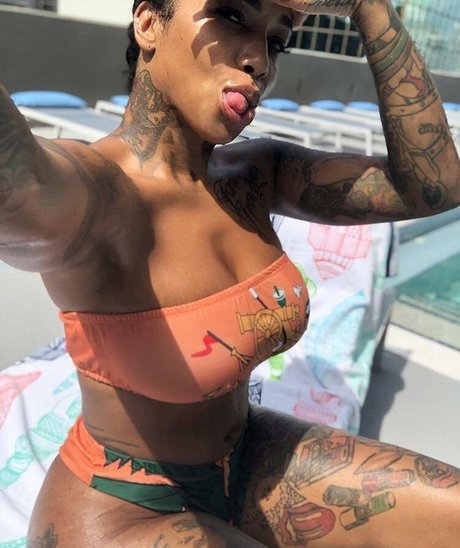 flyyytattedsky porn model archive