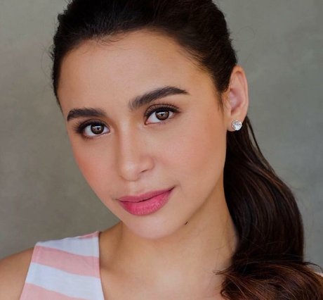 Yassi Pressman star hd gallery