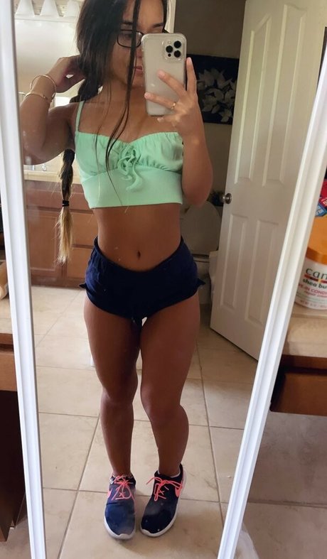 Alahna Ly art model pictures