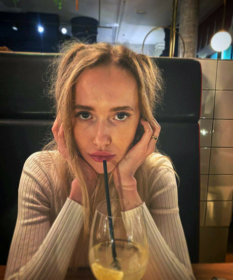 Lolly Bella_ beautiful model picture