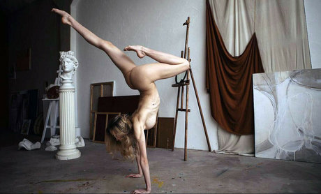 Lolly Bella_ pornstar nude archive