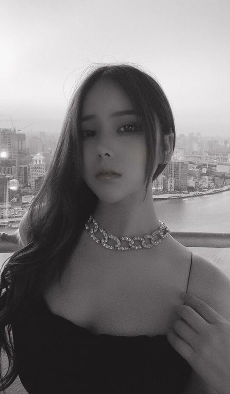 Lydia Yuna hot model pic