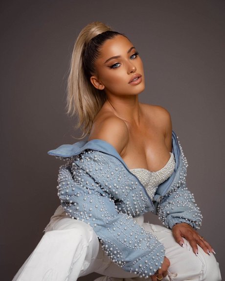 Elle Danjean top model gallery