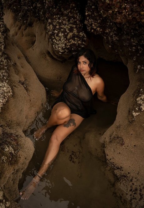 Contentyajnaseni model hot photo