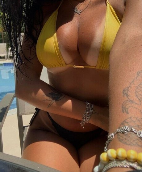 tavarezzzzzz sexy pornstar image