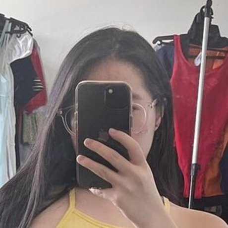 April Rae model pornographic image