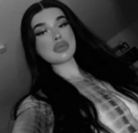 Lu Aaliyah sexy actress pic