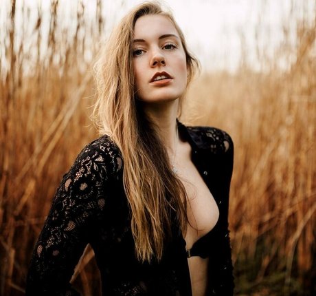 _sidneyann_ pornographic model photos