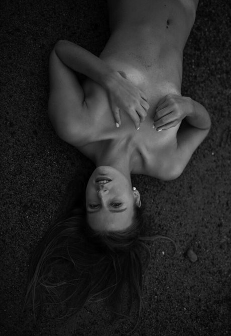 _sidneyann_ naked star photo