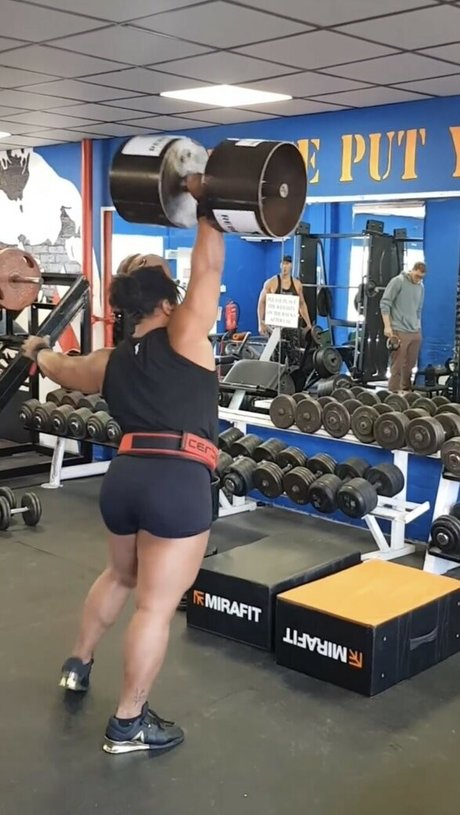 StrongWomen_ model nice pictures