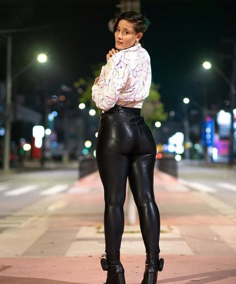 Laura Lehmkuhl sexy star img