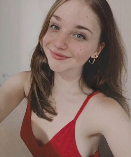 SSandia high quality actress photo