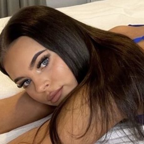 Emily Raine star hd pictures