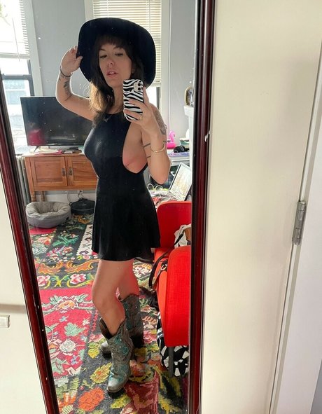 Raxkingisdead naked model archive