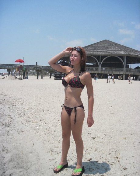 Mira Scarlet xxx pornstar photo