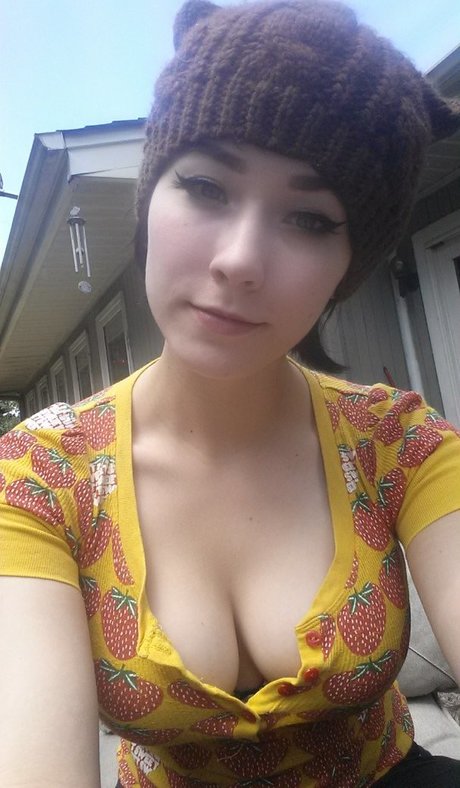 Mira Scarlet naked pornstar galleries