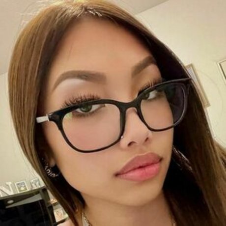 ariabackstage pornstar naked image