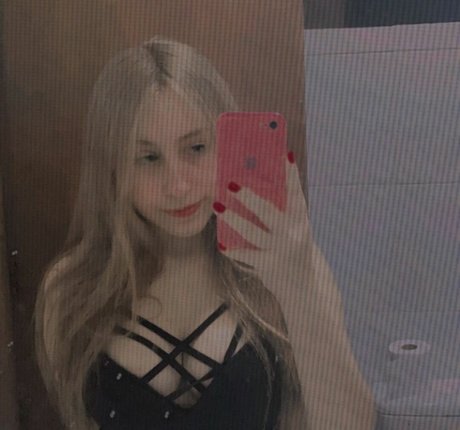 Giihalbino nudes actress pics