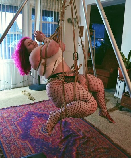 Grizbbly nude pornstar pictures