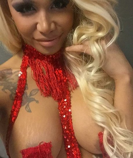 Mia Tasiilemiliona model art image