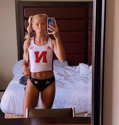 Jess Gardner beautiful actress image