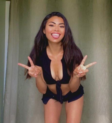 Rinka Moon naked model pic