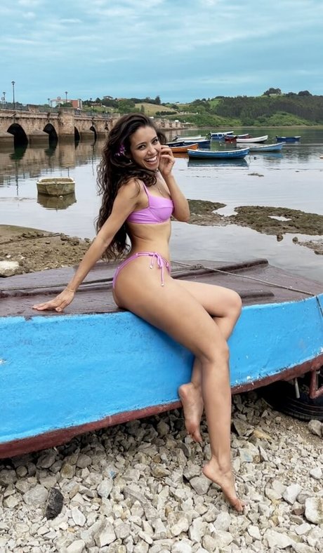 Finalmente nude model img