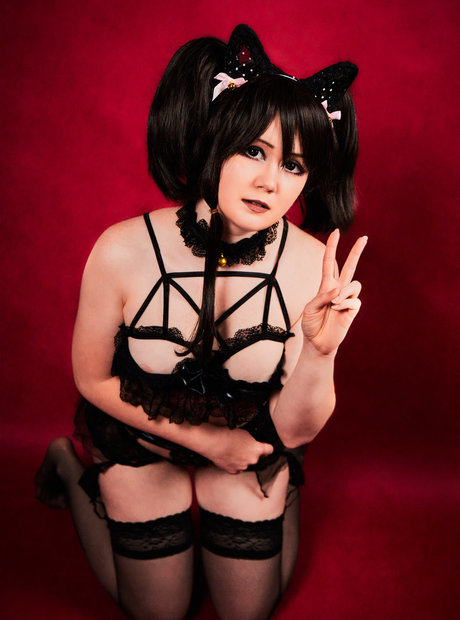 aki puff model erotic photo