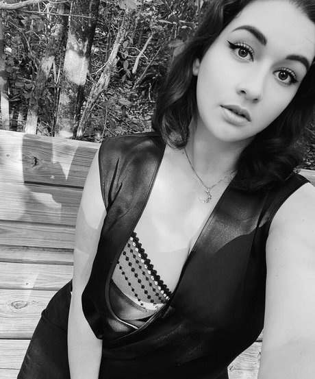 Nova Reilly star pornographic pics