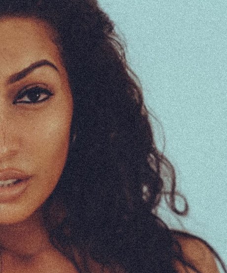 Lapaloma 11 hot model photo