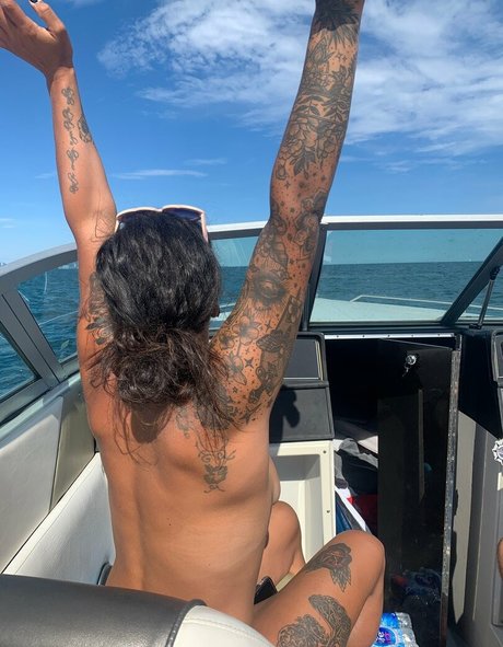 Pineappleandii pornstar erotic gallery