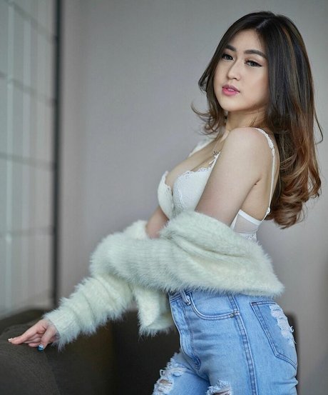 Felicia Carissa hot actress picture