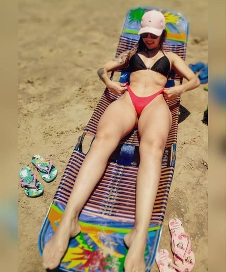 Josy Mazuhi naked model pic