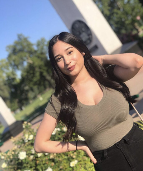 bitamartinezz model sexy photo