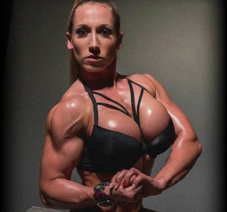 Reni Gendur star beautiful pics