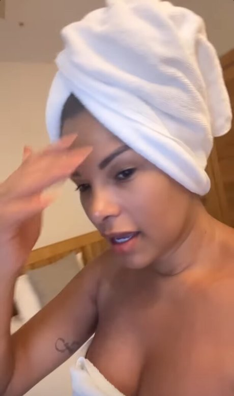 Ariadna Arantes model sexy pic