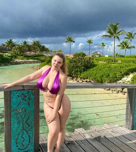 queencherryb erotic actress image