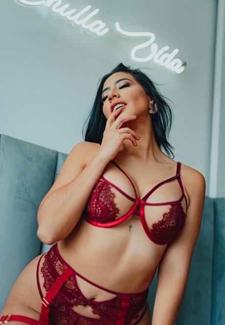 Tami Rivera model pretty image