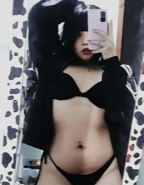 Ana Julia nude model picture