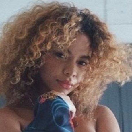 Crystal Westbrooks model hot pic