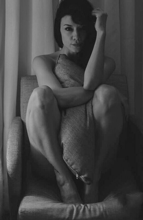 Asra Tin pornstar top picture