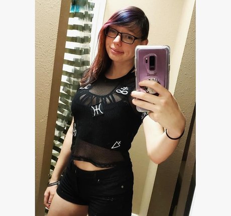 Gabby Swears model free photos