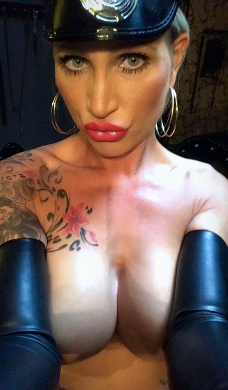 Calea Toxic naked actress archive